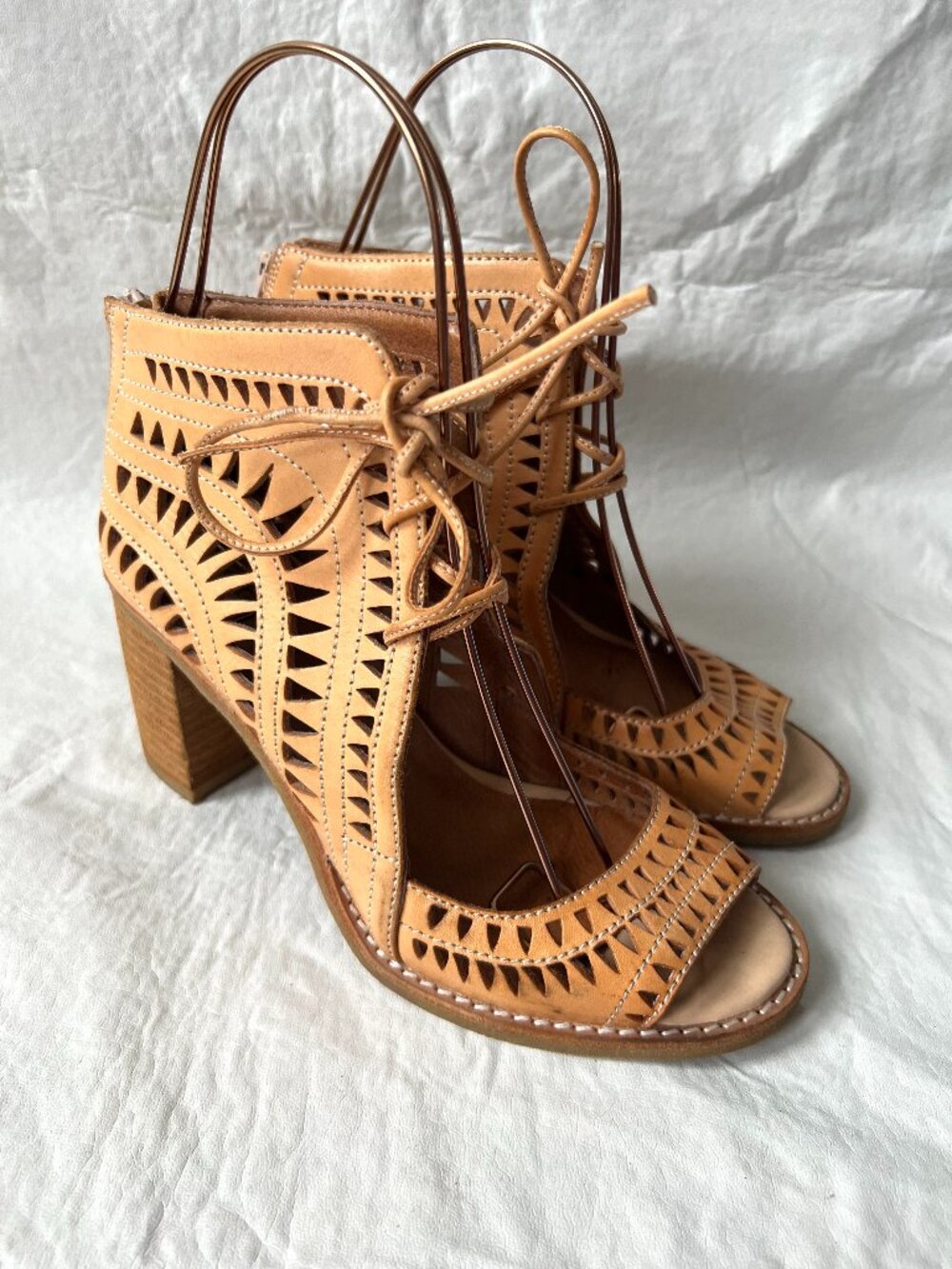 Jeffrey Campbell sandals Cordillo booties womens 8 brown leather cut out lace up